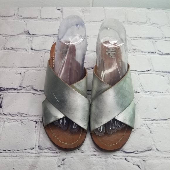 Tory Burch Montrose mirrores silver criss cross sandals - Picture 3 of 11